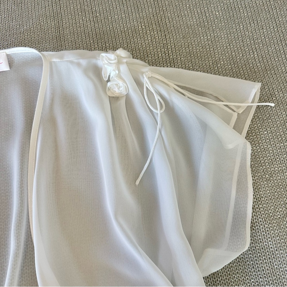 Oscar De La Renta White Rosettes Sheer Robe